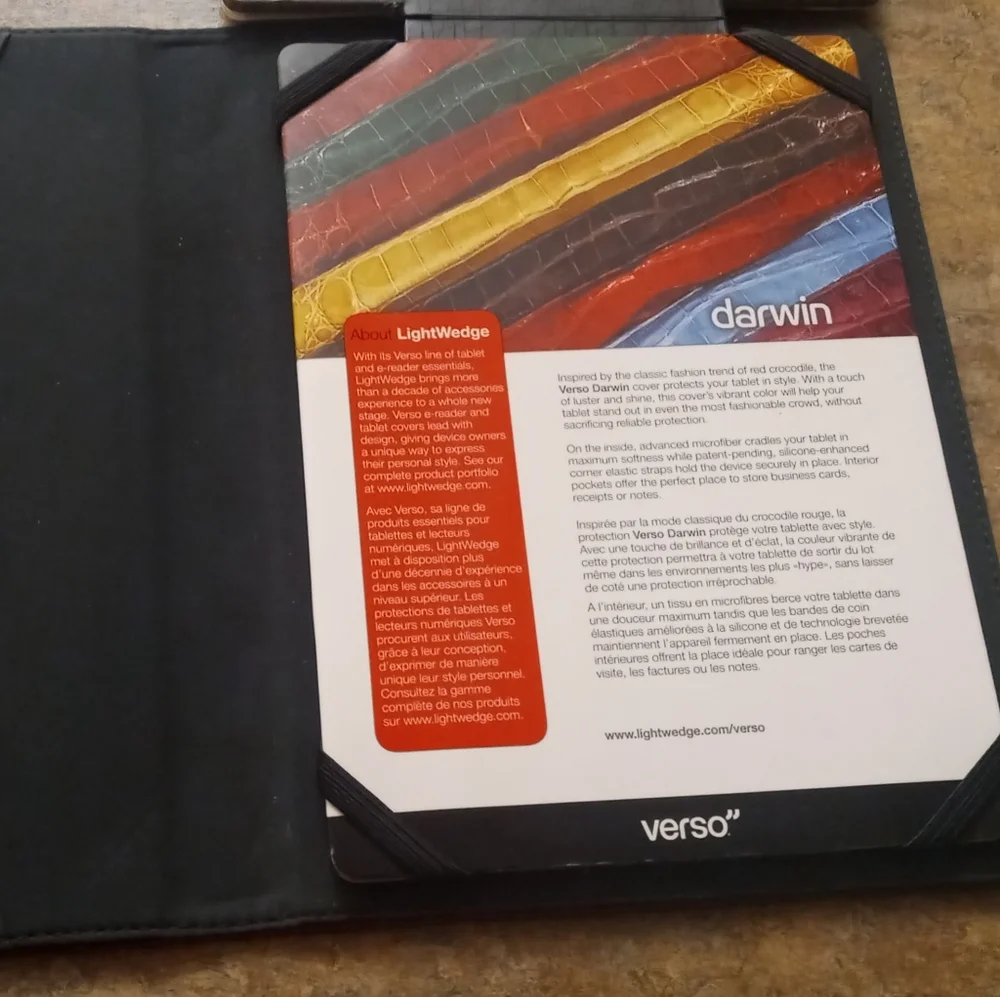 Varso Darwin cover for ipad or unversal tablets red croc skin - Picture 4 of 8